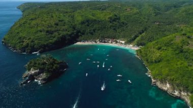 Nusa Penida Adası 'nda Büyük Okyanus Sahili Dalgaları