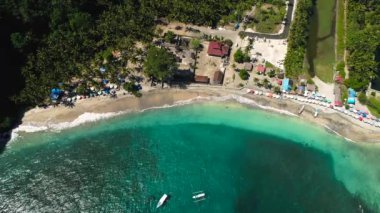Ocean Beach dalgaları Nusa Penida Adası 'nda