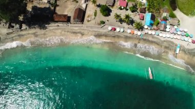 Ocean Beach dalgaları Nusa Penida Adası 'nda