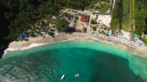 Океанські берегові хвилі на острові Нуса - Пеніда. — стокове відео