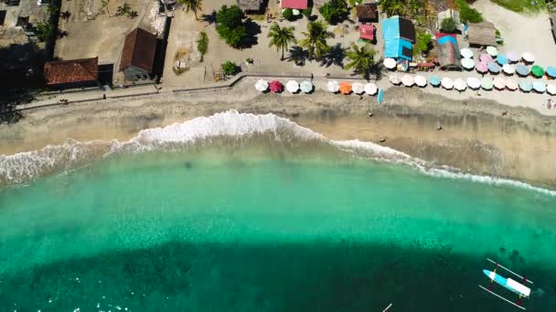 Ocean Beach Ondas em Nusa Penida Island — Vídeo de Stock