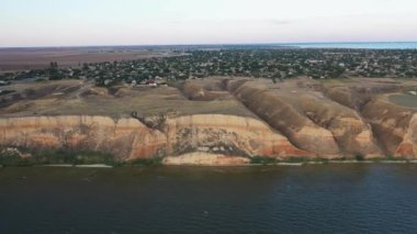 Kherson şehrinin hava manzarasının yanındaki güzel kanyon.