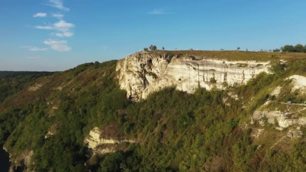 Bakota Bay i nationalparken Podilski Tovtry Ukraina antenn utsikt — Stockvideo