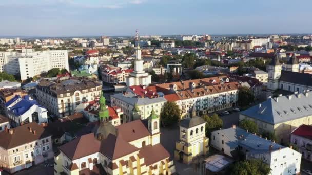 A parte central da vista aérea europeia da cidade de Ivano-Frankivsk. — Vídeo de Stock