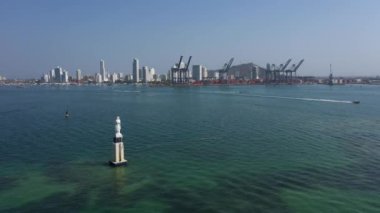 Cartagena kargo limanı Kolombiya hava manzarası.
