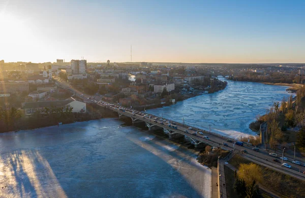 Vinnytsia stad i Ukraina på vintern antenn solnedgång utsikt. — Stockfoto