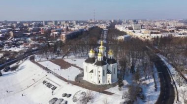 Chernigov şehrine hoş geldiniz. Kış havası manzaralı..