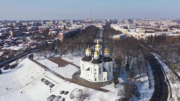 Selamat datang di kota Chernigov di pemandangan panorama udara musim dingin. — Stok Video
