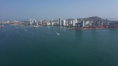 Şehir panorama hava manzaralı Cartagena Limanı.