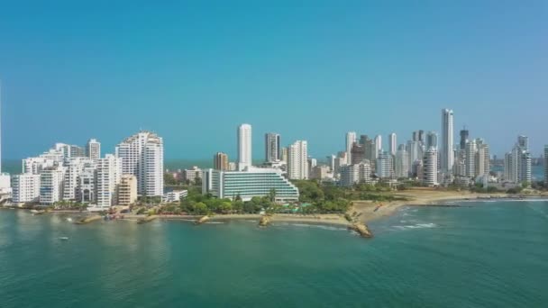El distrito de Bocagrande en Cartagena ciudad moderna Colombia hiperlapso vista aérea — Vídeo de stock