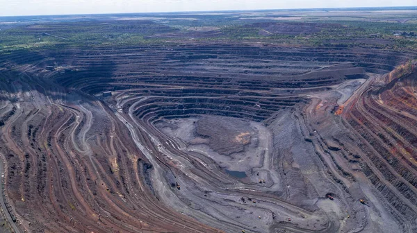 Carrière De Minerai De Fer Ouverte En été Vue Aérienne Sur Le Dessus — Photo