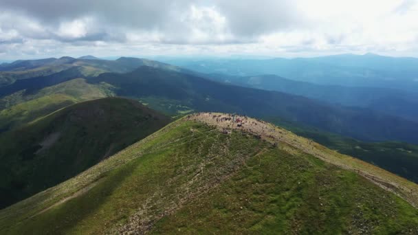 La cima del Monte Hoverla vista panorámica aérea — Vídeos de Stock