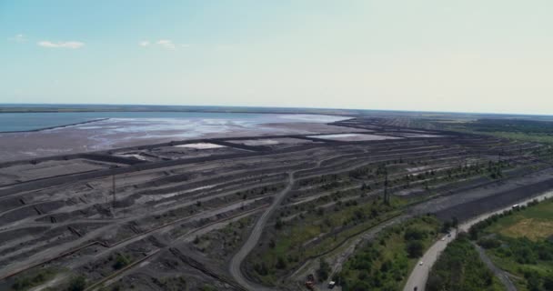 Tailing Dump and Lake in Industrial City Aerial Panorama View — Stok Video