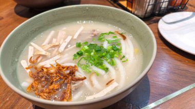 Pork Guay Jub Yuan 'lı Vietnam Pirinç Erişte Çorbası