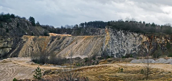 高岭土矿场在捷克共和国，老式的筛选器 — 图库照片