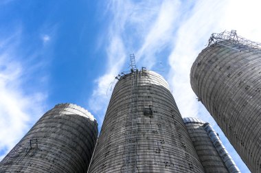 Terk edilmiş kalıntıları. Yıkım için mukadder Simgesel Yapı