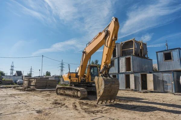 Tunga grävmaskin med spade — Stockfoto