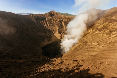 MT Bromo dışarı geliyor duman