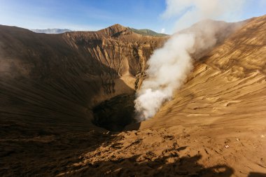 MT Bromo dışarı geliyor duman