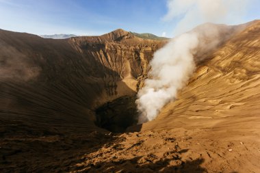 MT Bromo dışarı geliyor duman