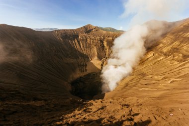 MT Bromo dışarı geliyor duman