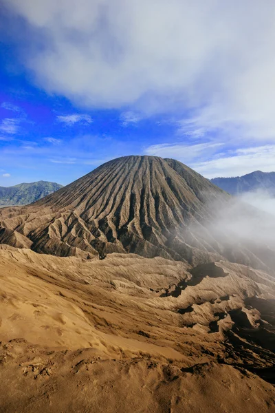 Batok de montaña y dunas de arena — Foto de Stock