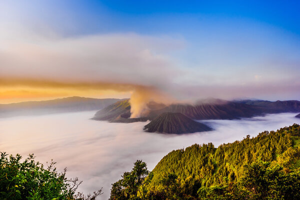 Гора. Bromo at Sunrise, Восточная Ява, Индонезия

