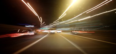 gece aydınlatma sokakta