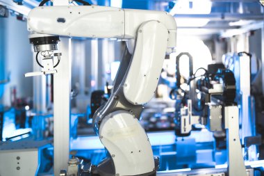 Erkek Mühendisler Bakım Robotu Kolu Laboratuvarda. Modern ekipmanlarla Yüksek Teknoloji Araştırma Laboratuvarı 'nda. Teknoloji ve Yenilik Konsepti. Profesyonel Japon Geliştirme Mühendisi Yapay Zeka Testi yapıyor. Konsepti başlat.