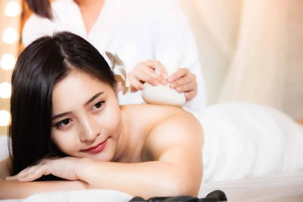 Asian Beautiful Young Healthy Woman Spa Salon Massage Treatment Spa — Stock Photo, Image