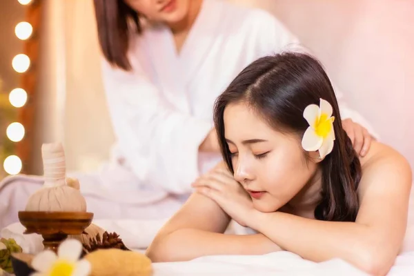 Azjatka Piękna Młoda Zdrowa Kobieta Salonie Spa Pokój Spa Masażu — Zdjęcie stockowe