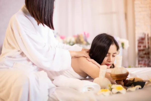 Asiatiska Vacker Ung Och Frisk Kvinna Spa Salong Spa Rum — Stockfoto