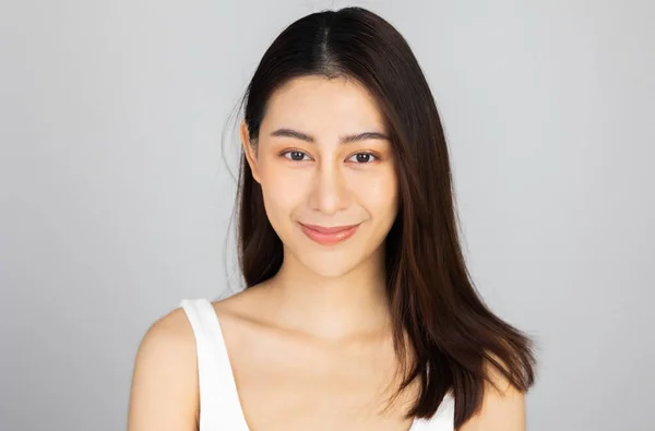 Hermosa Mujer Asiática Joven Con Piel Limpia Fresca Cuidado Cara —  Fotos de Stock