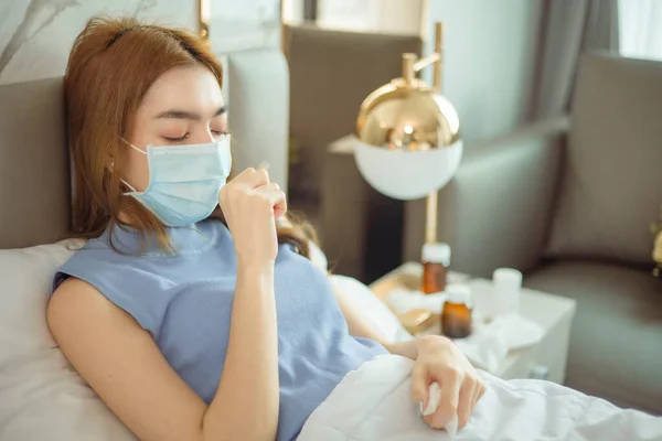 Sjuk Kvinna Flu Woman Cold Nyser Vävnaden Huvudvärk Virus Mediciner — Stockfoto