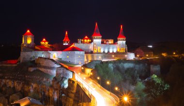Kamyanets-Podilsky, Ukrayna kalesinin akşam manzarası