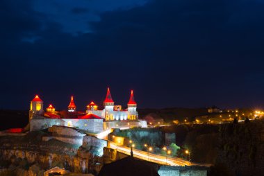Kamyanets-Podilsky, Ukrayna kalesinin akşam manzarası