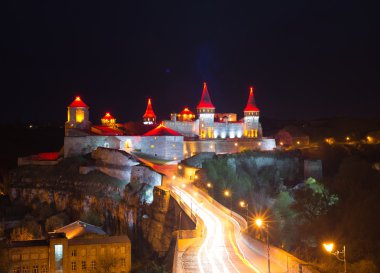 Kamyanets-Podilsky, Ukrayna kalesinin akşam manzarası