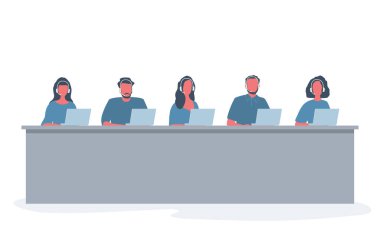 Çağrı merkezi çalışanlarının internet afişi. Kulaklıklı genç erkek ve kadınlar beyaz bir arka planda masada oturuyorlar. İnsanların simgeleri. Acayip düz stil. Vektör illüstrasyonu