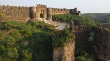 Rohtas Kalesi Kabli ve Baadshahi Gates 'in insansız hava aracı görüntüsü