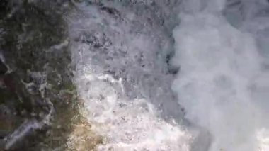 Kırsal sulama sistemi temiz suyu uzak ekinlere aktarıyor