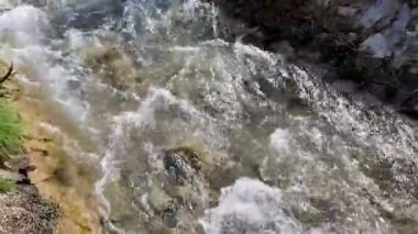 İndus havza kanalı, tarım için temiz suyla doludur.