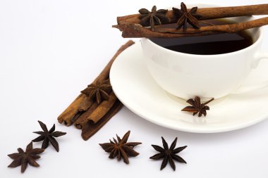 Bir fincan tarçınlı kahve ve anason.