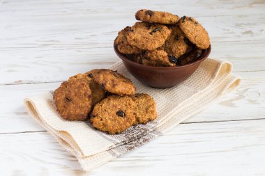 yulaf ezmesi kuru üzüm kurabiyeleri fırından yeni çıkmış