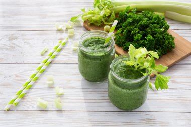 sağlıklı yeşil smoothie 