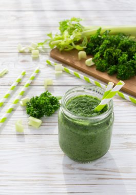 sağlıklı yeşil smoothie 