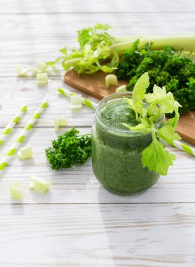 sağlıklı yeşil smoothie 