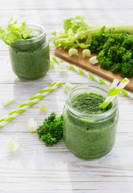 sağlıklı yeşil smoothie 