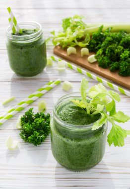 sağlıklı yeşil smoothie 