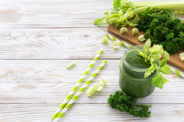 sağlıklı yeşil smoothie 