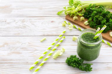 sağlıklı yeşil smoothie 